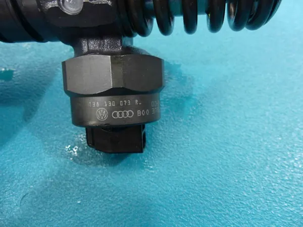 Pesupumppu OEM 0414720018 038130073R 1.9 TDI image 4