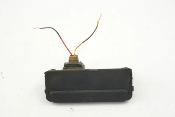 Microinterruptor porta-malas direito OEM 8D0827566A Audi A4 B5 image 2