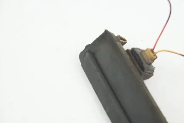 Microinterruptor porta-malas direito OEM 8D0827566A Audi A4 B5 image 4