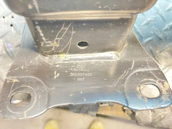 VW GOLF VII HB 5G0 Takapuskuri Vahvistus image 6