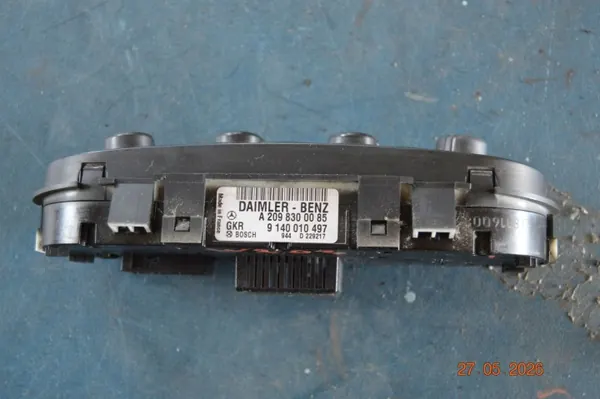 Mercedes CLK W209 A/C Panel A2098300085 image 4