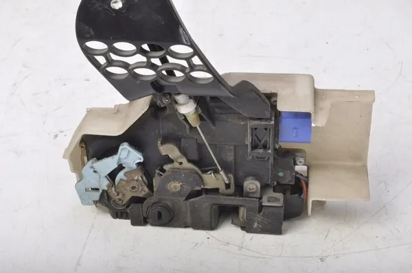 Dörrlås Vänster Bak Porsche Cayenne 7L0839015A image 5