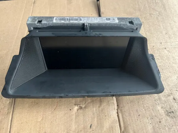 Mercedes CLS W218 Navigationsdisplay OEM A2129018005 image 2
