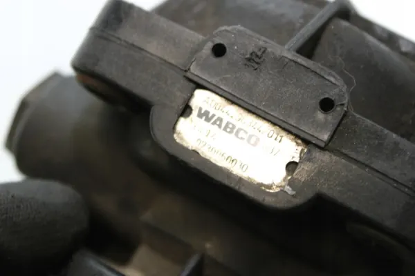 Actros MP4 Relay Valve Used Mercedes-Benz OE image 5