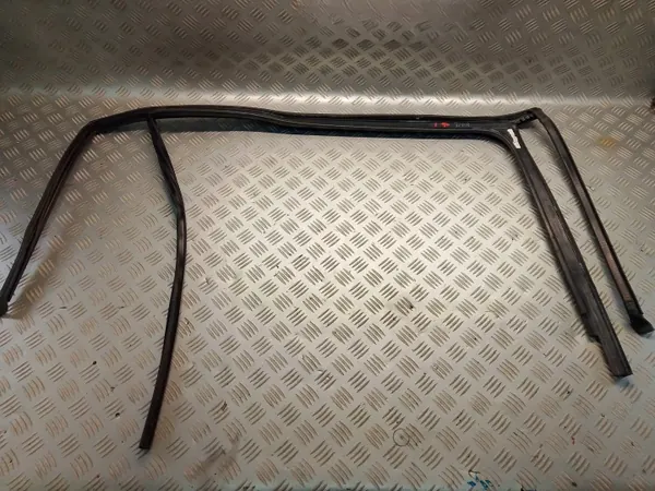 VW Tiguan II 2023 dörrtätning vänster bak OEM 5NN839431C image 2