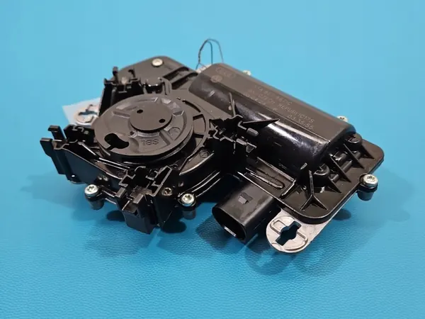 Fecho de porta traseira OEM 5TA827887C para Skoda Superb III image 2