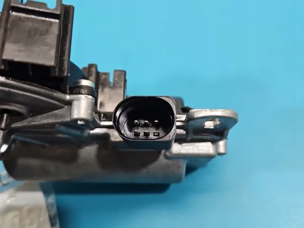 Fecho de porta traseira OEM 5TA827887C para Skoda Superb III image 4
