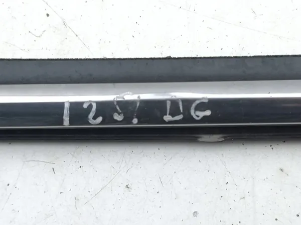 Lexus CT 200H 2012 Joint Vitre Arrière OEM AMD224772 image 7