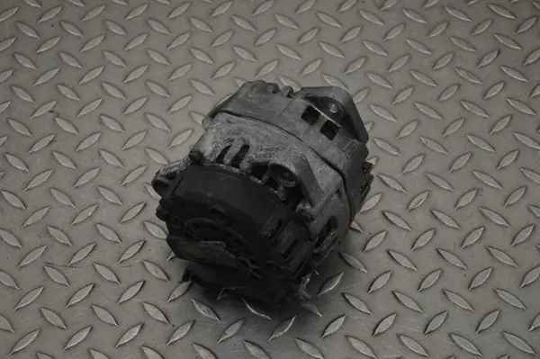 Mercedes-Benz AMG GT R190 C190 2015 Vaihtovirtageneraattori A0009061805 image 2