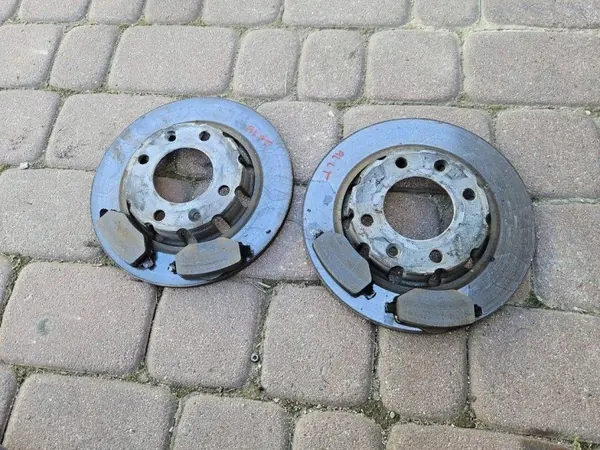 Disco e pastilhas travão traseiro OEM B400 Opel Astra L image 2