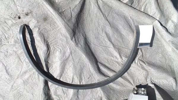 VW Touareg 2010-2014 Oikea Lokasuoja 7P6853718C image 4