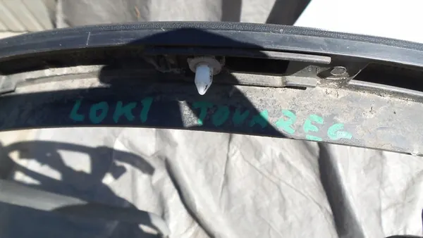 VW Touareg 2010-2014 Oikea Lokasuoja 7P6853718C image 7