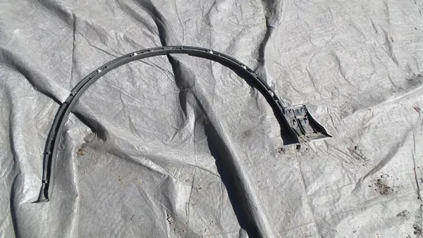 VW Touareg 2010-2014 Oikea Lokasuoja 7P6853718C image 8