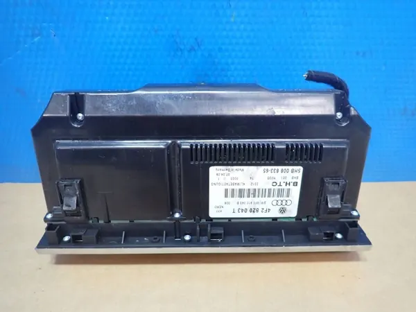 Audi A6 C6 ilmastointipaneeli OEM 4F2820043T - Käytetty image 4