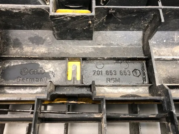 VW TRANSPORTER T4 Grill 1990-2004 701853653F image 7