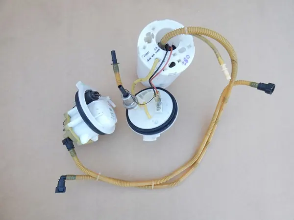 Audi Q7 4L Bränslepump OEM 7L8919679D Begagnad image 2