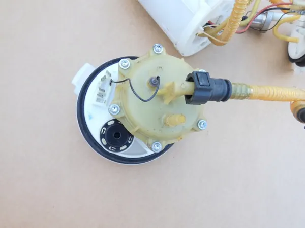 Audi Q7 4L Bränslepump OEM 7L8919679D Begagnad image 7