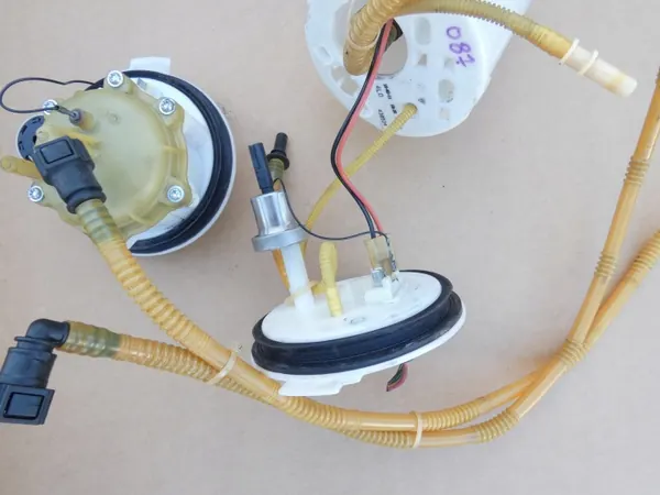 Audi Q7 4L Bränslepump OEM 7L8919679D Begagnad image 8