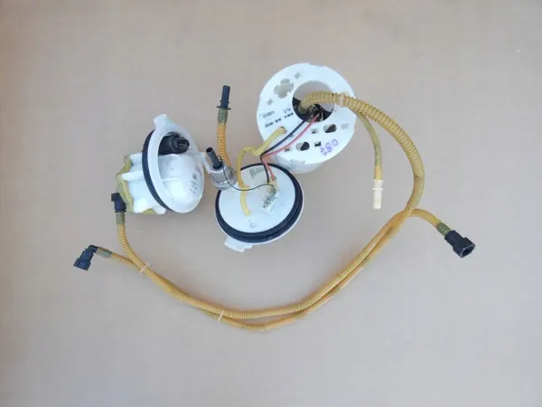 Audi Q7 4L Bränslepump OEM 7L8919679D Begagnad image 9