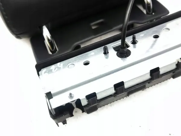 Audi Q7 4L 2008 3. rivin pääntuki oikea puoli OEM 8350264PA0 image 3