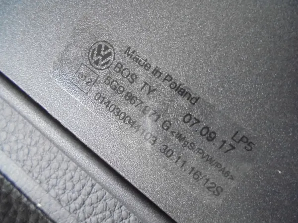 Gebrauchte schwarze Kofferraumrolle OEM 5G9867871G image 9