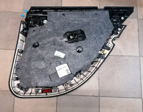 Mercedes C-KL W205 Links Achterpaneel A2467201048 image 2