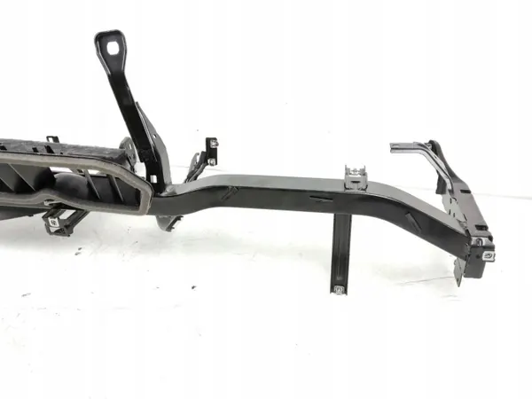 Audi e-tron kojetaulun vahvike OEM RZV64518 image 3