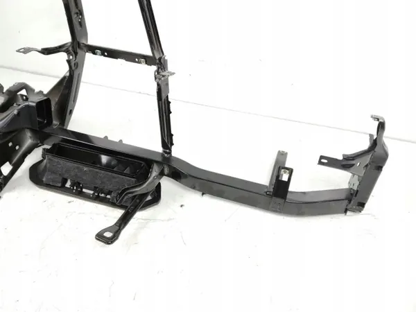 Audi e-tron kojetaulun vahvike OEM RZV64518 image 5