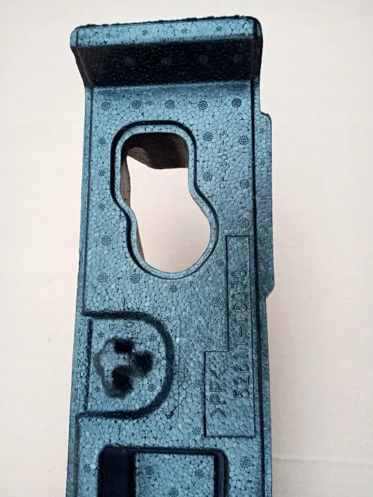 Toyota Corolla Cross framstötfångare absorber OEM 52611-16070 image 3