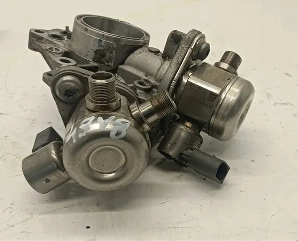 Brandstofinjectiepomp Mercedes X218 W218 W212 CLS 500 4.7 V8 image 2