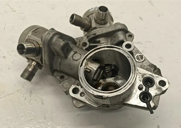 Brandstofinjectiepomp Mercedes X218 W218 W212 CLS 500 4.7 V8 image 3