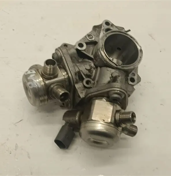 Brandstofinjectiepomp Mercedes X218 W218 W212 CLS 500 4.7 V8 image 4