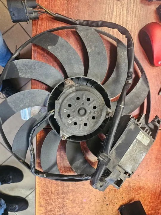Module Ventilateur Radiateur Audi A4 B7 2.0 TDI OEM 8E0121205AL image 2