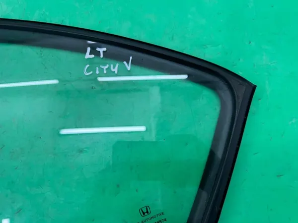 Zijruit links achter driehoek Honda City V image 4