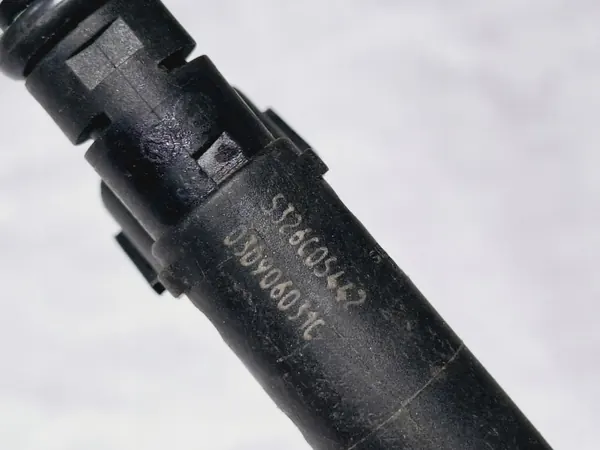 Inyector OEM 03D906031C para VW Polo IV 1.2 image 4