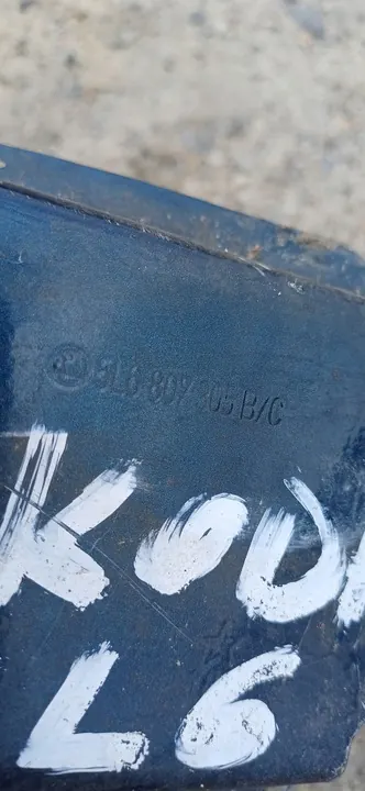 SKODA YETI TAKAPUSKURI 5L6807305B image 8