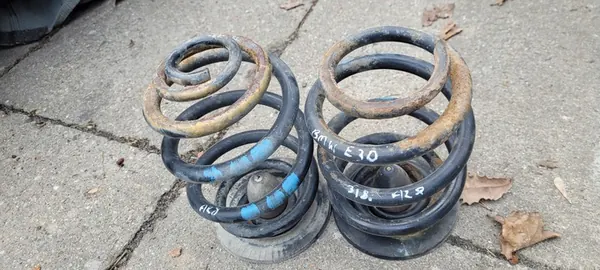 Par de molas traseiras BMW E30 M40 OEM 43de image 2