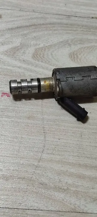 Válvula de comando da árvore de cames OEM 26793 - Usado image 2