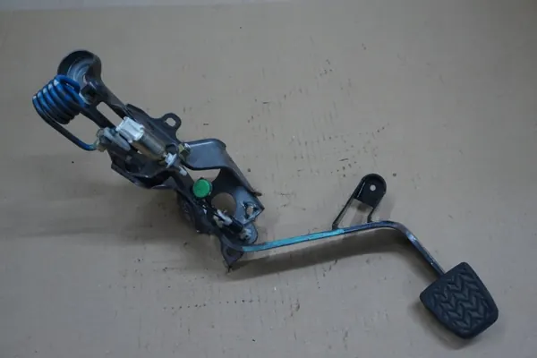 Pedal da embraiagem OEM RAV4 II 2.0 D4D 2000-2005 image 2