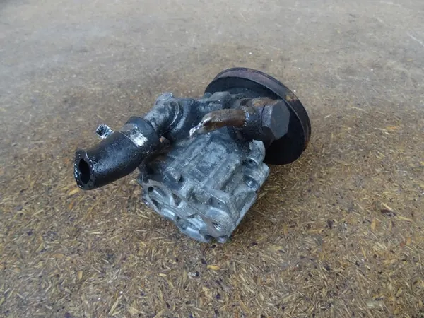 Bomba de direção VW GOLF III GTI 2.0 16V 357422155C image 2