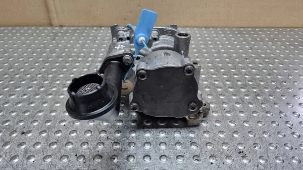Pompe à huile d'occasion OEM 04L145208H pour VW 2.0TDI image 4