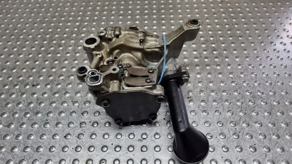 Pompe à huile d'occasion OEM 04L145208H pour VW 2.0TDI image 5