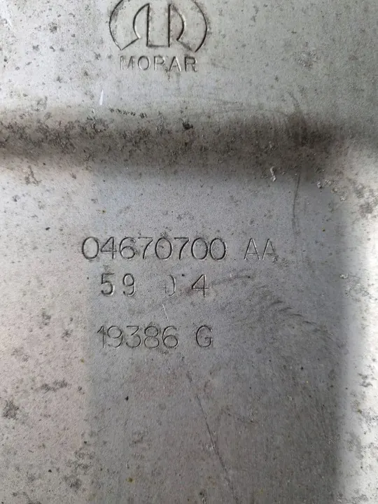Jeep Gladiator takakoripaneeli OEM 04670700AA image 4