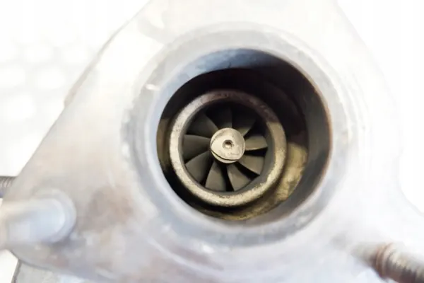 Turbocompresseur Jaguar XF 2.7D 152kW OEM 6R8Q6K682BD image 3