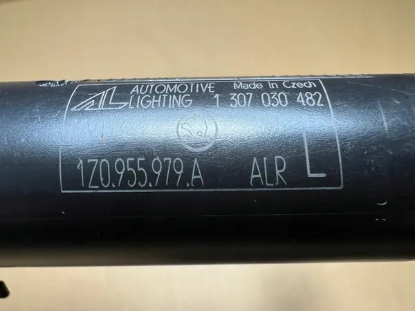 OEM 1Z0955979A Linker koplampensproeier Skoda Octavia II image 5