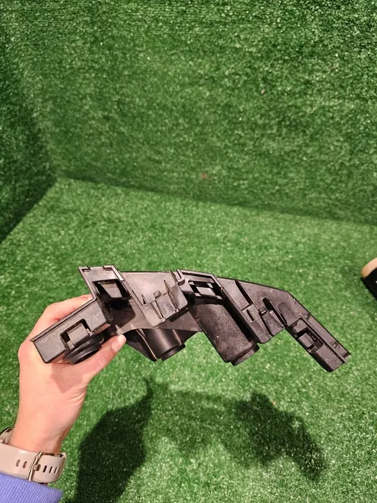 Scivolo di montaggio paraurti sinistro posteriore VW Taigo image 3