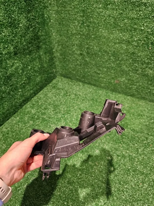 Scivolo di montaggio paraurti sinistro posteriore VW Taigo image 4