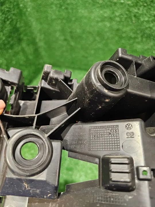 Scivolo di montaggio paraurti sinistro posteriore VW Taigo image 5