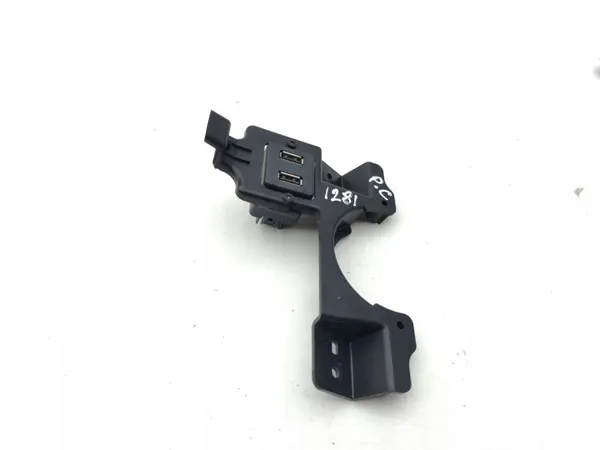 Tesla Model S USB-port OEM 100924500D - Begagnad image 2