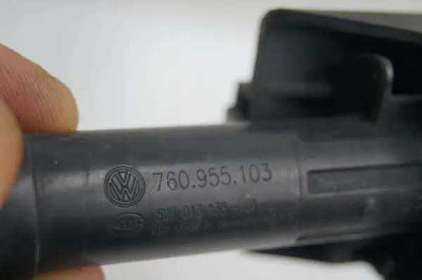 VW Touareg III Voor Links Spuitmond 760955103A image 4